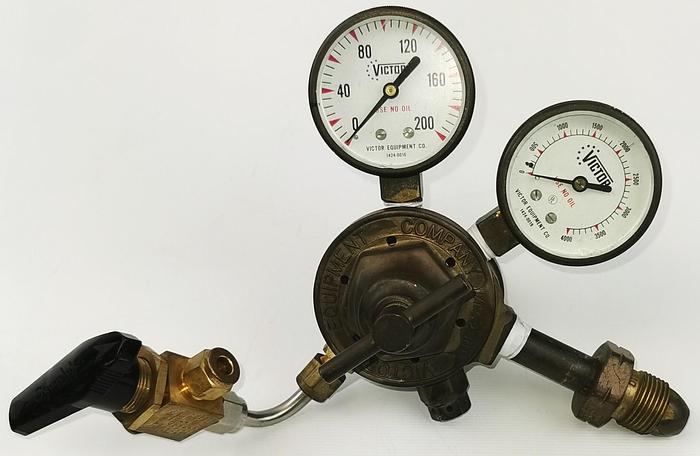 Used Victor VTS 200D Gas Regulator with Swagelok B-43XS4 Valve (CGA 510)