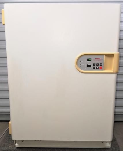 Used Sanyo MCO-17A CO2 Incubator - 5.8 Cu-Ft