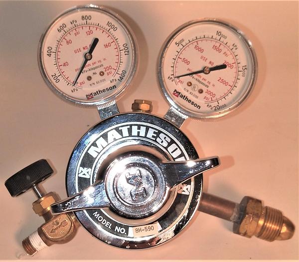 Used Matheson 8H-590 (100S) Brass Gas Regulator - CGA 590