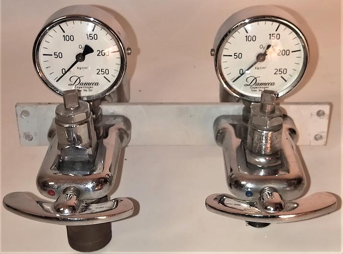 Used Dameca Dual Oxygen Regulator for Anesthesia Machine